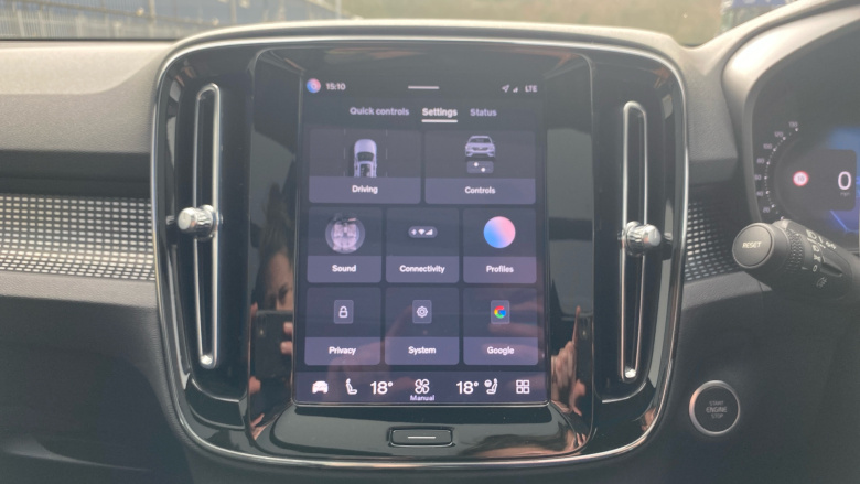 Volvo XC40 2.0 B4P Ultimate Dark 5dr Auto Petrol Estate